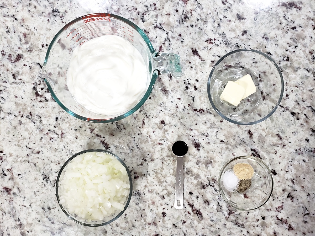 Ingredients to make french onion dip.