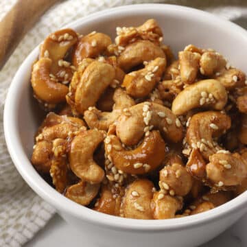 A small bowl filled with honey sesame cashews.