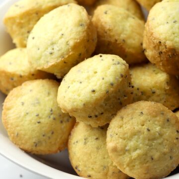 Mini muffins filled with chia seeds and lemon zest.