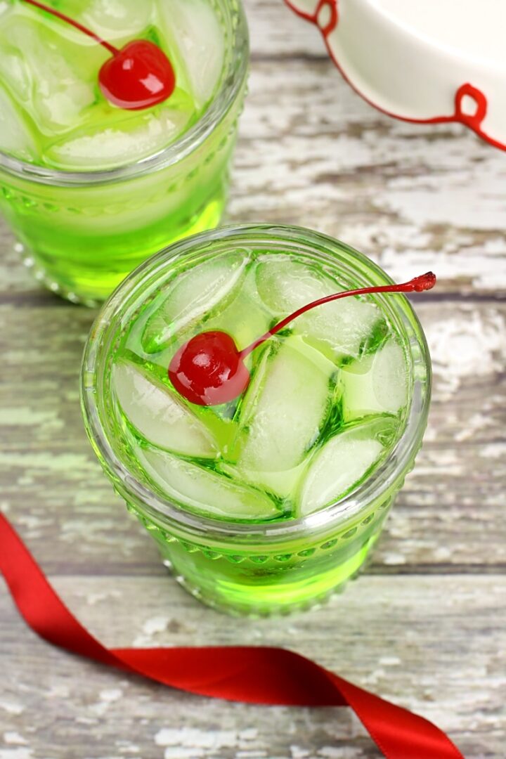 The Grinch Cocktail- Festive Christmas drinks for party 