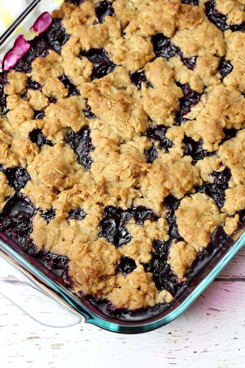 Close up of oat crisp on top of the blueberry filling.