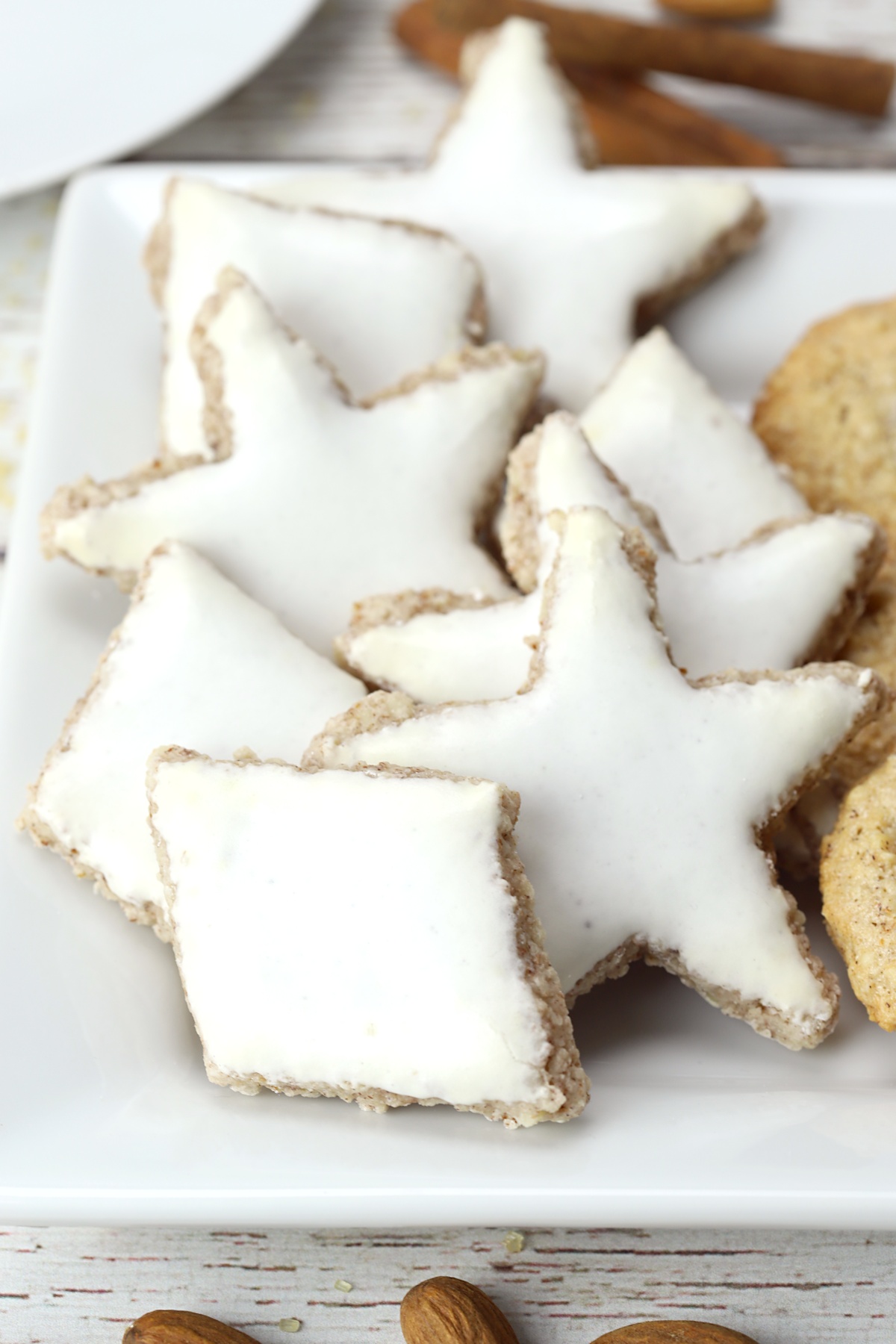 Zimtsterne star and diamond cookies on a serving plate.
