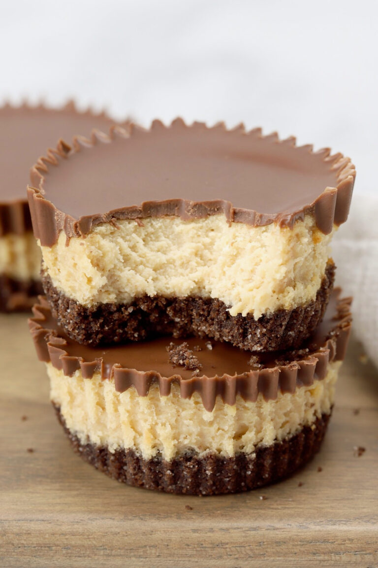 Mini Peanut Butter Cup Cheesecakes - The Toasty Kitchen