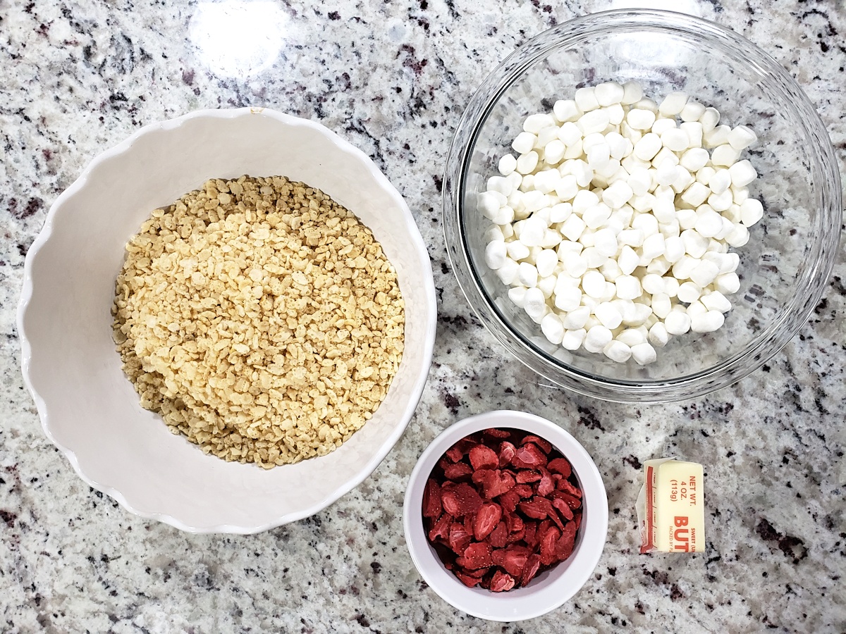 Ingredients to make strawberry rice krispies treats.