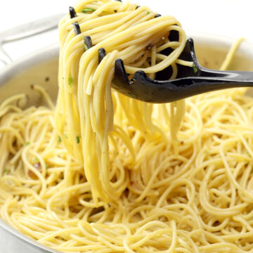 Spaghetti aglio e olio recipe.
