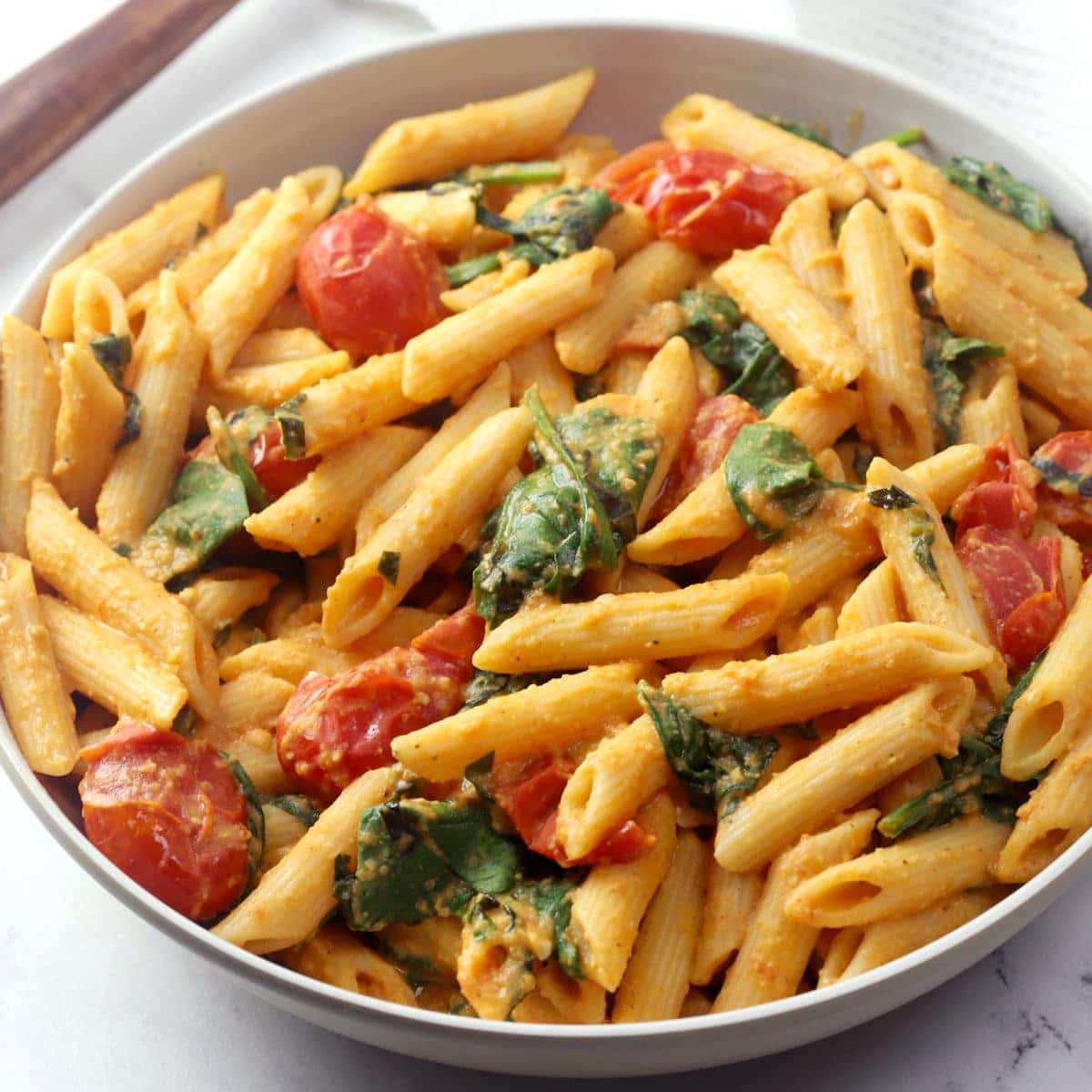 Roasted Red Pepper Hummus Pasta - The Toasty Kitchen