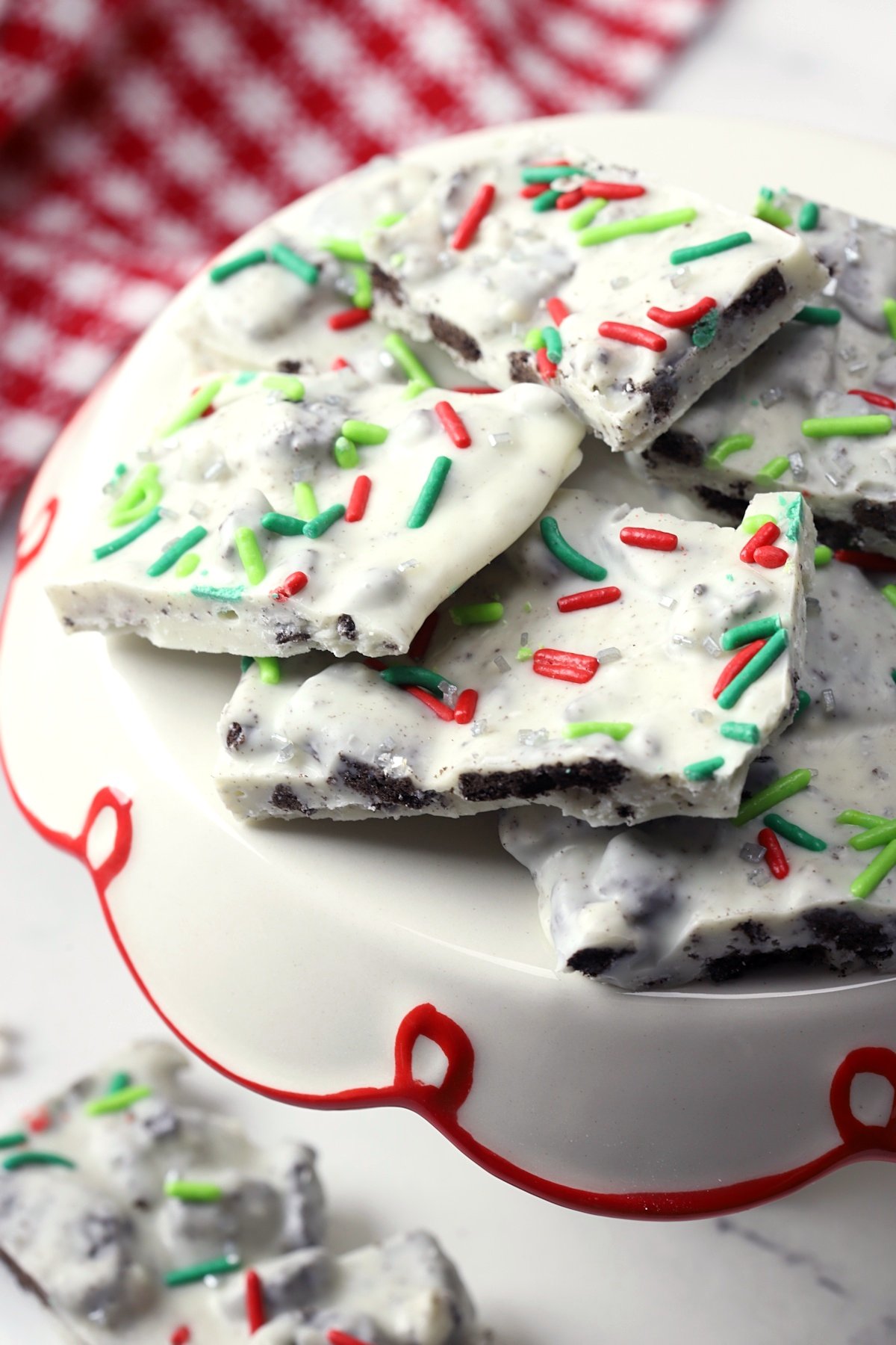 Oreo bark on a decorative serving plate.