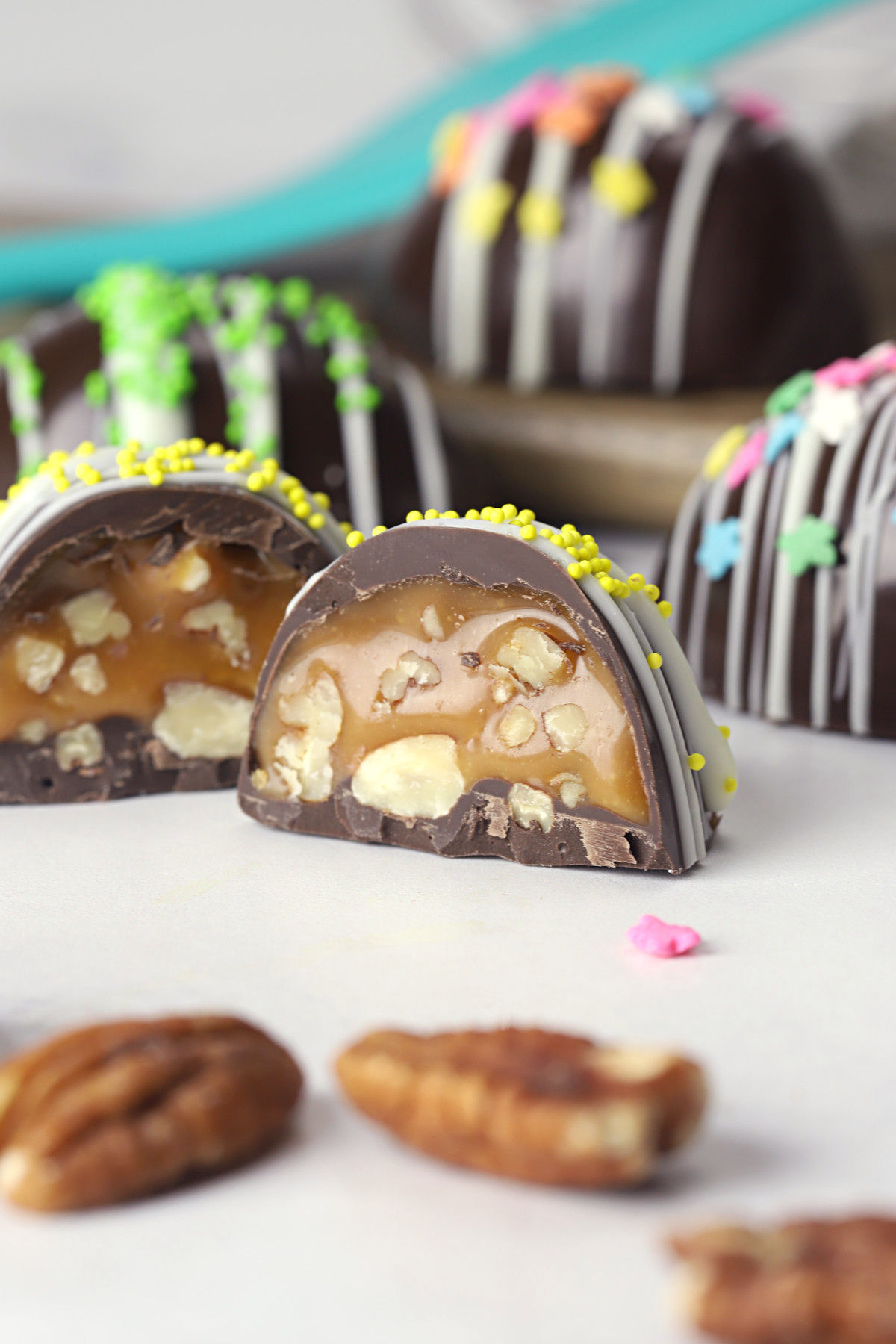 https://thetoastykitchen.com/wp-content/uploads/2021/01/chocolate-easter-egg-cut-in-half-1.jpg