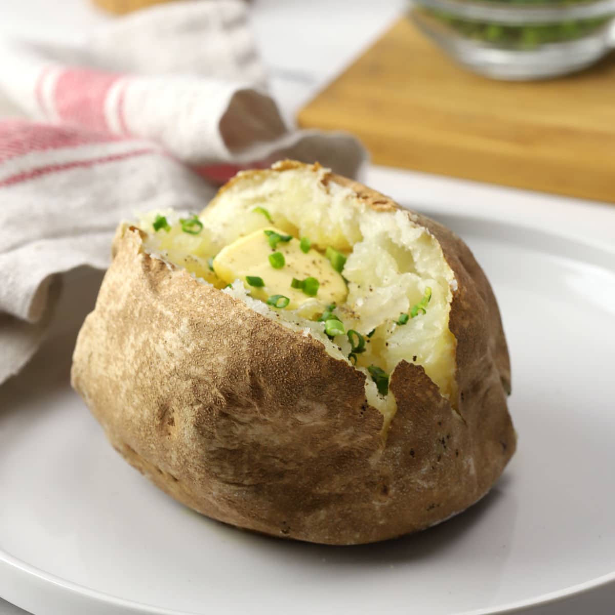 https://thetoastykitchen.com/wp-content/uploads/2023/08/perfect-baked-potatoes-feat.jpg