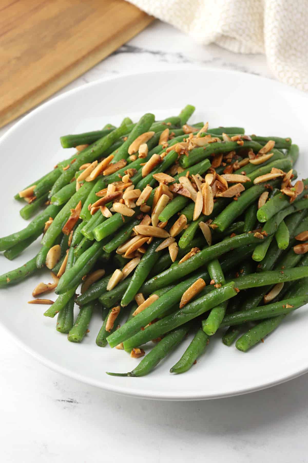 Green beans on a plate.