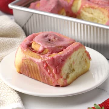A sweet roll on a plate.