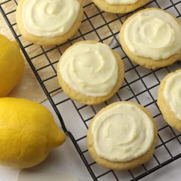 Cookies on a cooling rack with lemons nearby.
