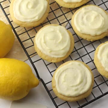 Cookies on a cooling rack with lemons nearby.