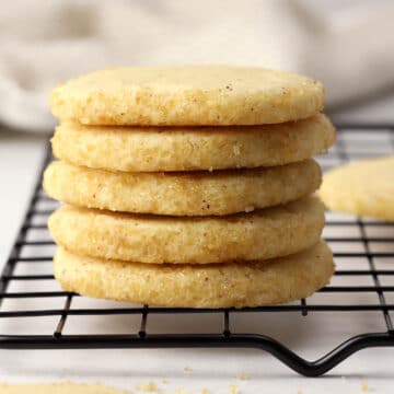 A stack of heidesand brown butter cookies on a cooling rack.