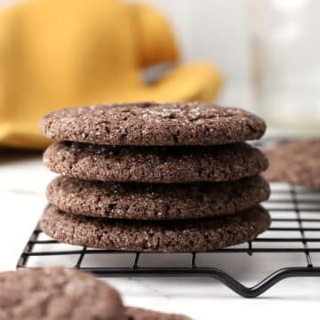 A stack of Dutch cocoa cookies on a cooling rack.