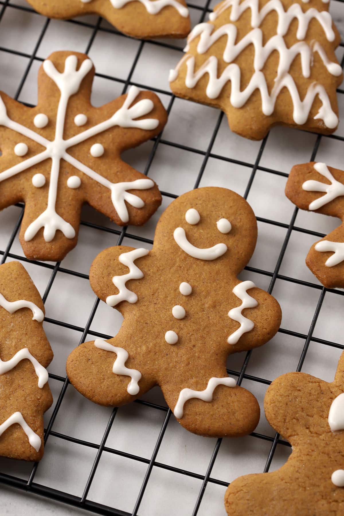 A gingerbread man cookie on a cooling rack.